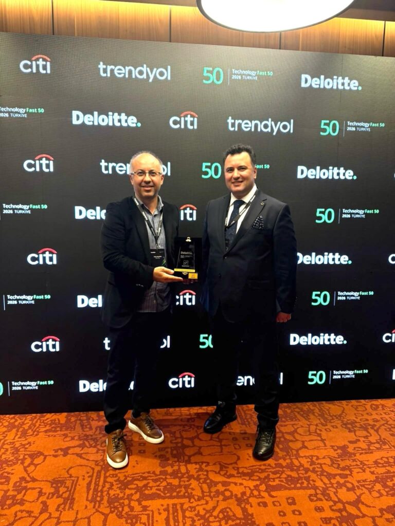 Next Geo representatives with the award in front of the Technology Fast 50 Türkiye 2026 backdrop bearing the Deloitte, Citi and Trendyol logos.